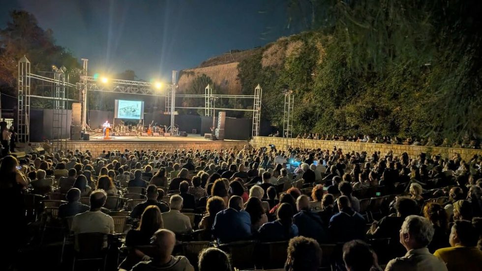 kipotheatro kazantzakis ekdilosi gia papoura